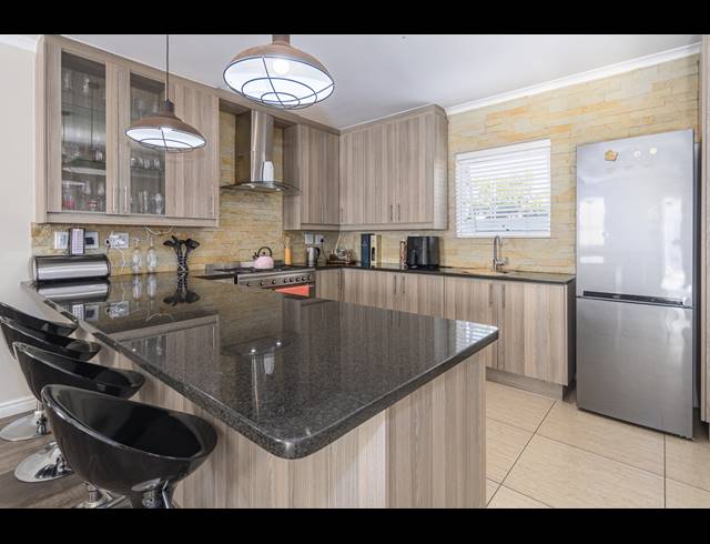 3 BEDROOM FREESTANDING SOLD IN SUNNINGDALE